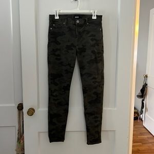 Hudson size 28 camo skinny jeans